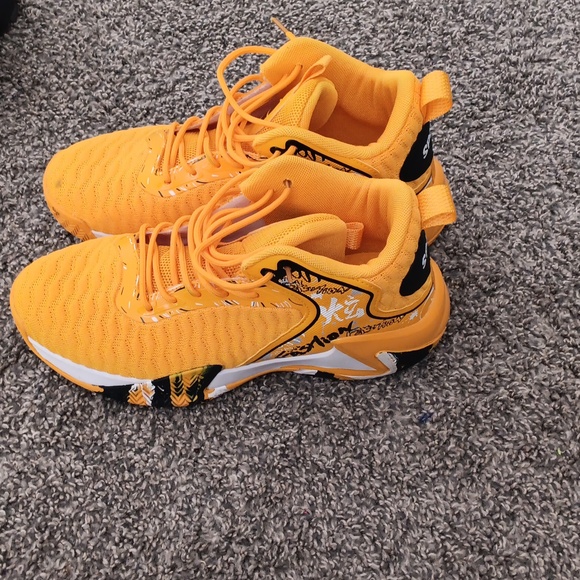 Shoes - Picture 2 of 3